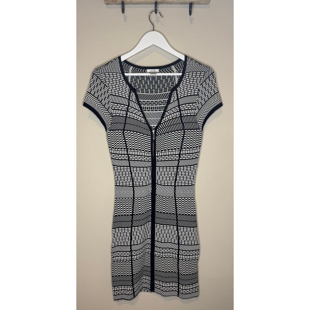 Cache Cap Sleeve V-Neck Zip Front Black and White Dress sz M